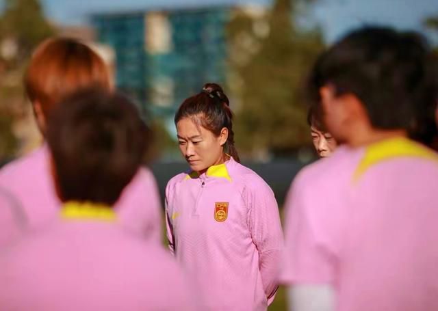 片方于今日正式曝光“小妞侦探”特辑和“人物关系”海报，进一步阐释“小妞侦探”概念，将变种宅女和帅气侠女杂糅在一 剧场版《名侦探柯南》曝新预告 赤井秀一一家亮相 2020-02-28 日前，剧场版《名侦探柯南：绯色的子弹》发布全新预告，赤井秀一一家亮相！